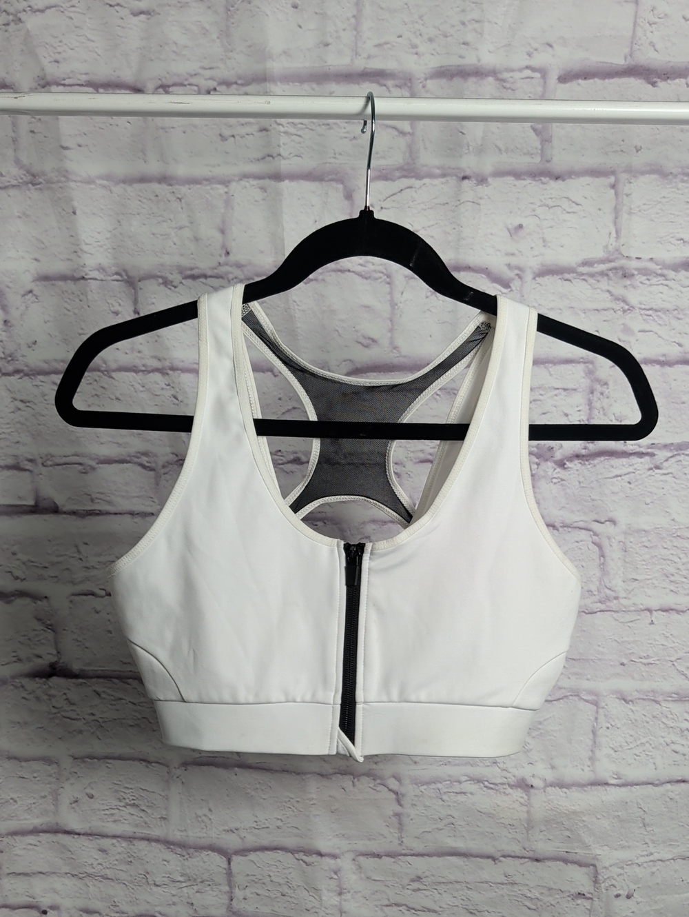 Adrienne Vittadini White Front-Zip Racerback Sports Bra - Size Medium